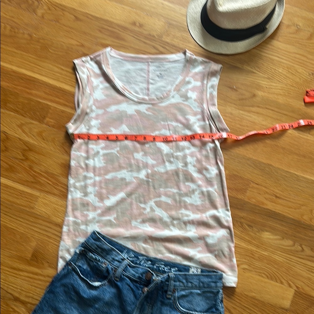 NWT/Banana Republic/ Mailubu tee in XS